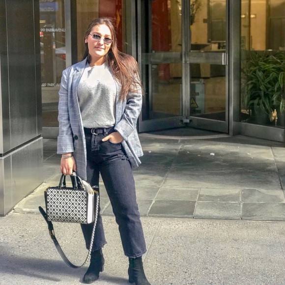 Meet your Posher! KT - Picture 1 of 11